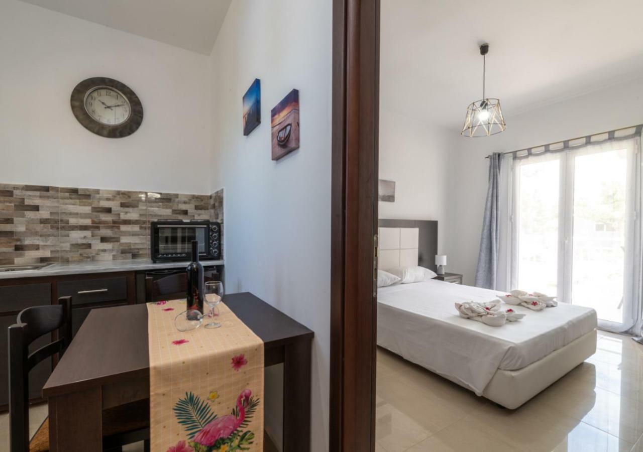 Villa Antonis Deluxe Apartments Amoudi Exterior photo
