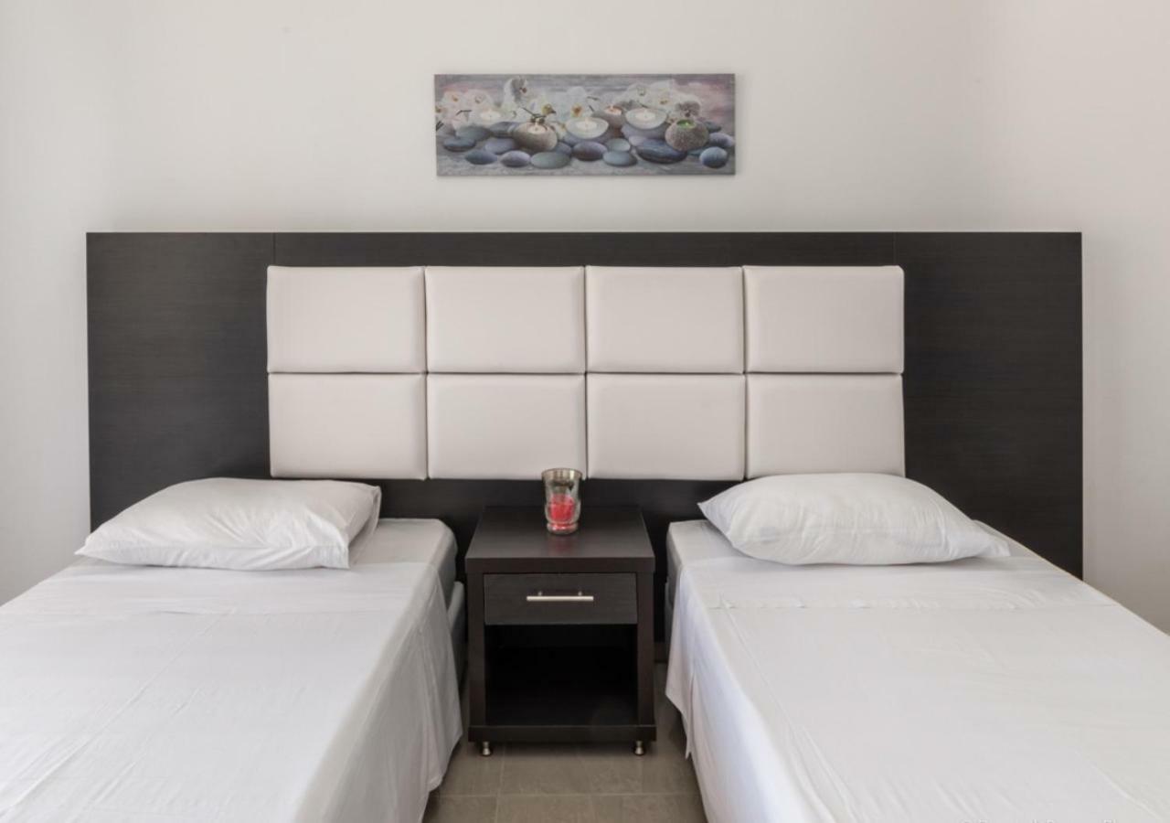 Villa Antonis Deluxe Apartments Amoudi Exterior photo